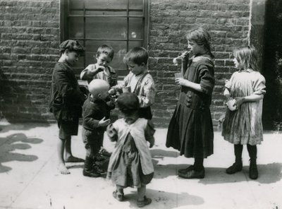 Kinderarmoede, Londen door English Photographer